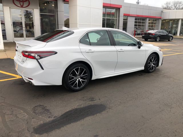 2022 Toyota Camry SE