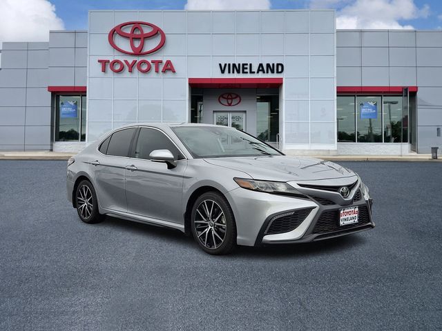 2022 Toyota Camry SE