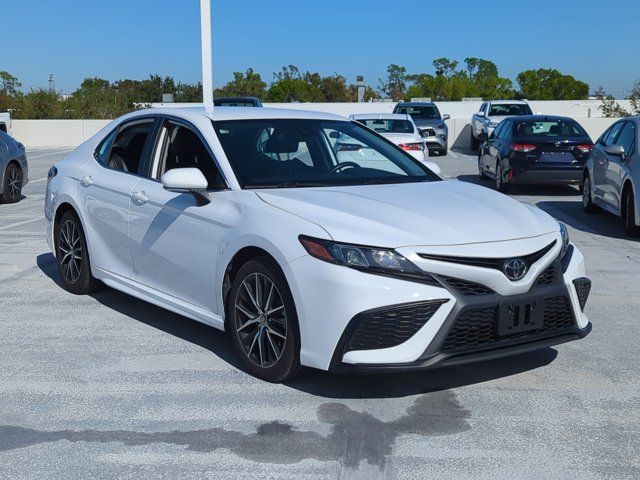 2022 Toyota Camry SE