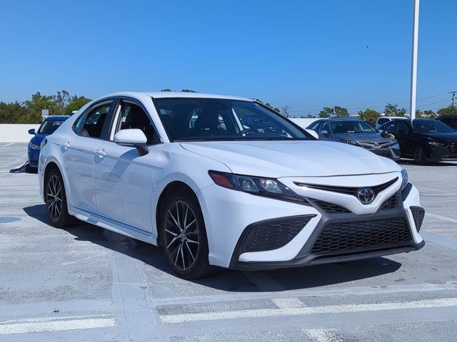 2022 Toyota Camry SE