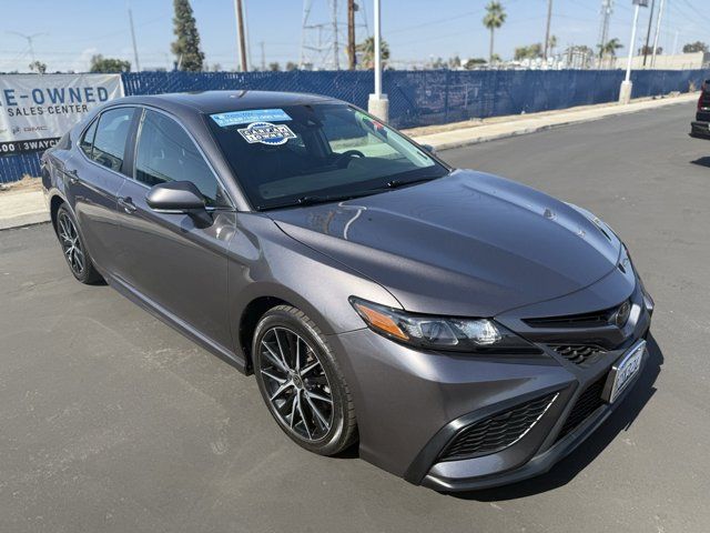 2022 Toyota Camry SE