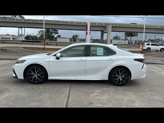 2022 Toyota Camry SE