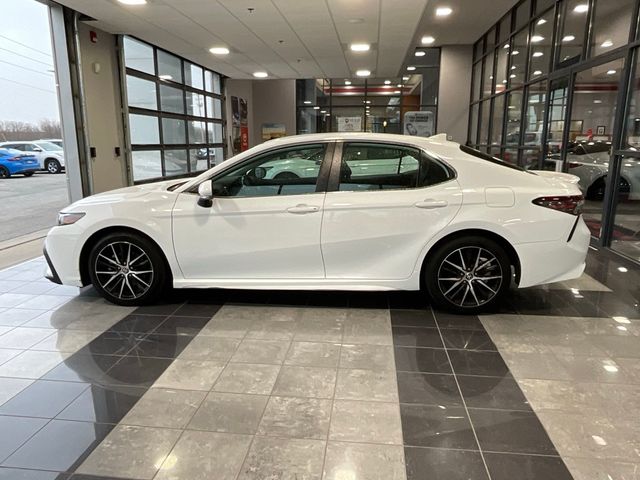 2022 Toyota Camry SE