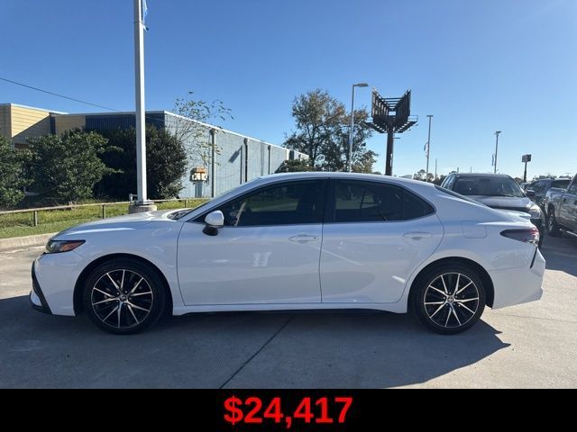 2022 Toyota Camry SE