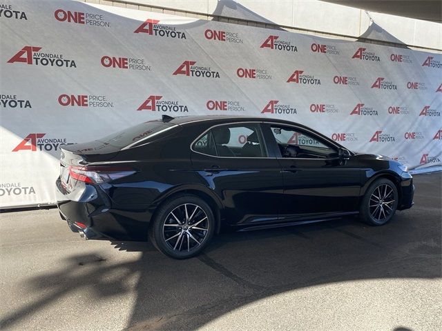 2022 Toyota Camry SE