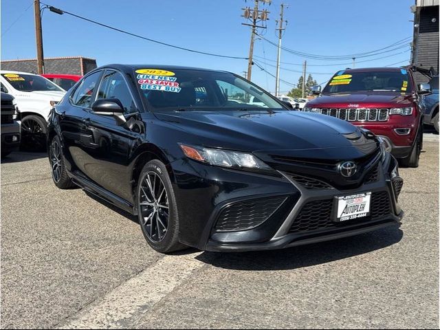 2022 Toyota Camry SE
