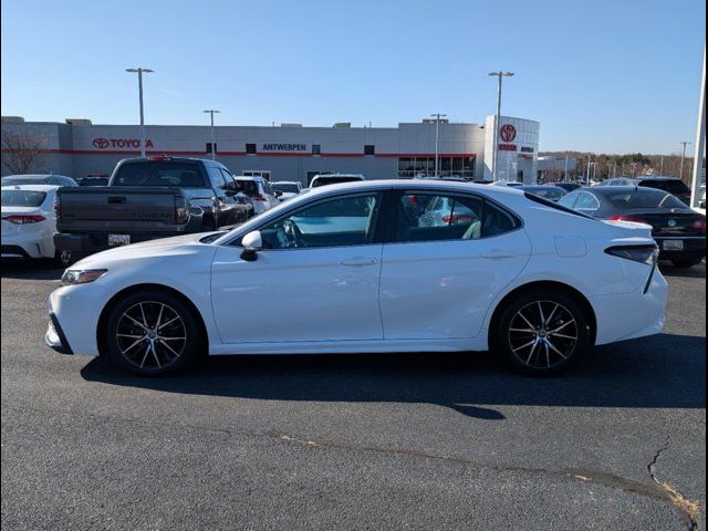2022 Toyota Camry SE