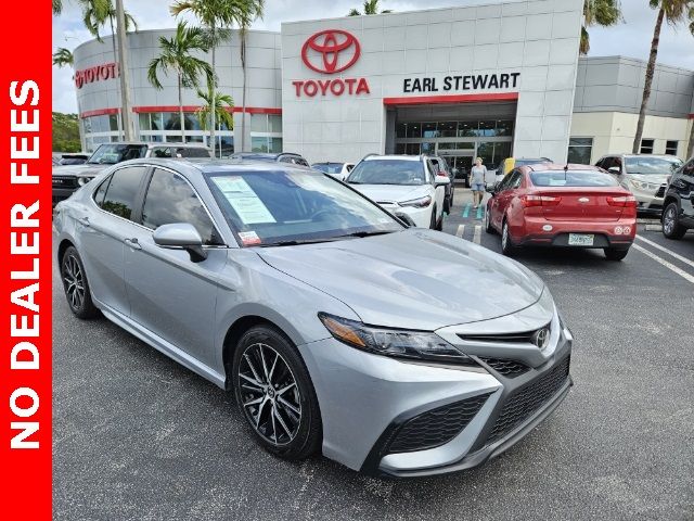 2022 Toyota Camry SE