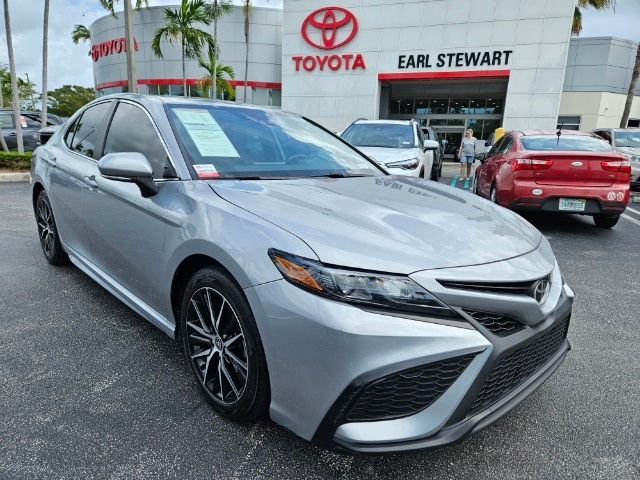 2022 Toyota Camry SE