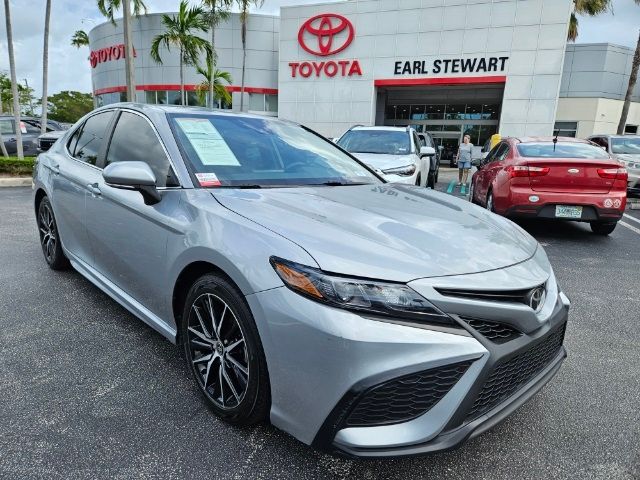 2022 Toyota Camry SE