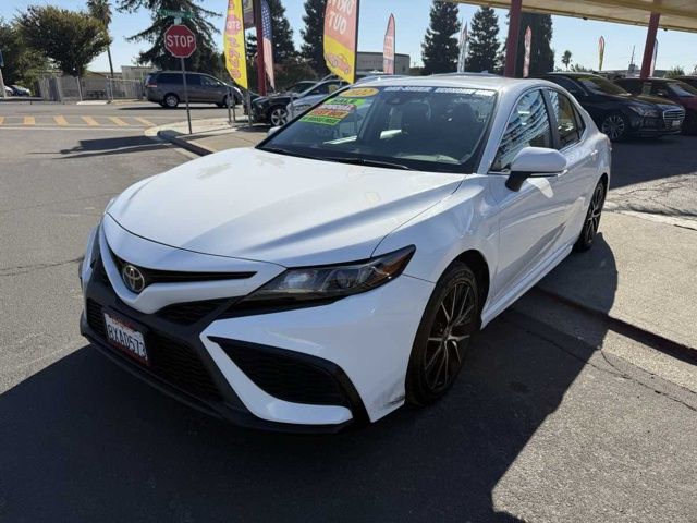 2022 Toyota Camry SE
