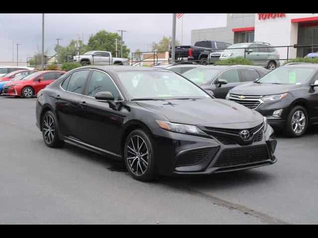 2022 Toyota Camry SE