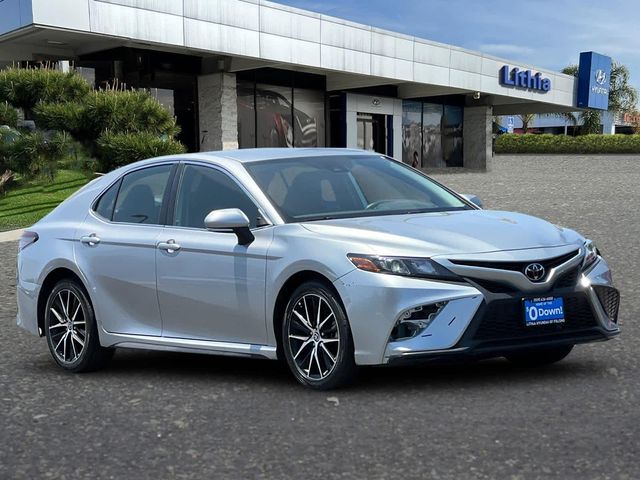 2022 Toyota Camry SE