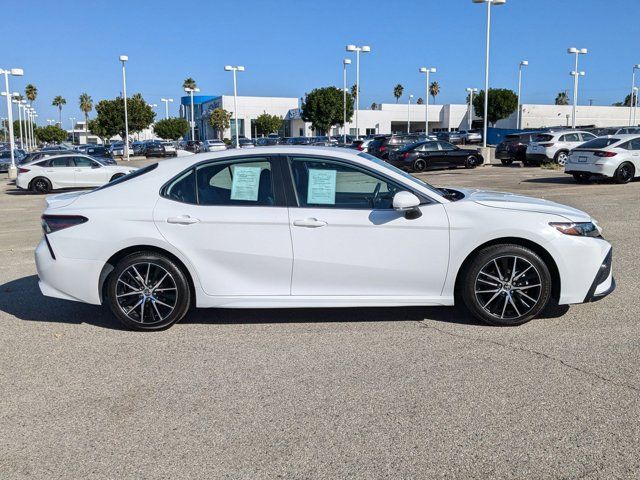 2022 Toyota Camry SE