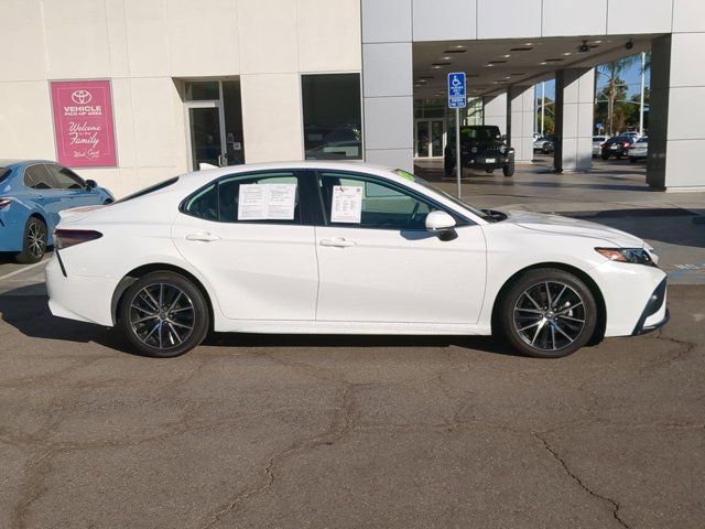 2022 Toyota Camry SE