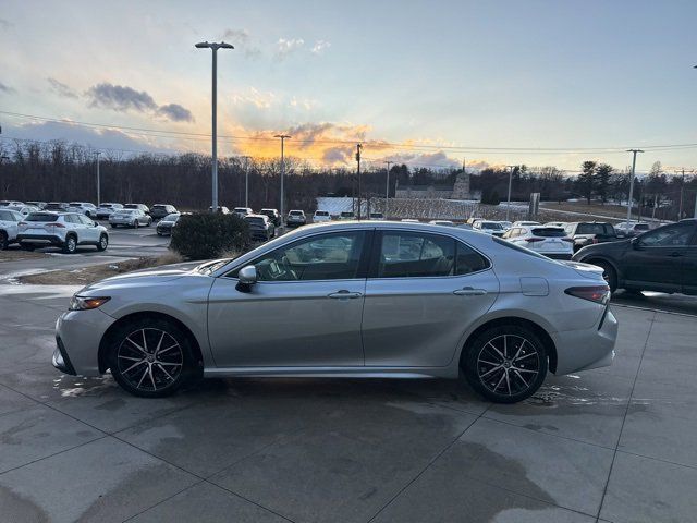 2022 Toyota Camry SE