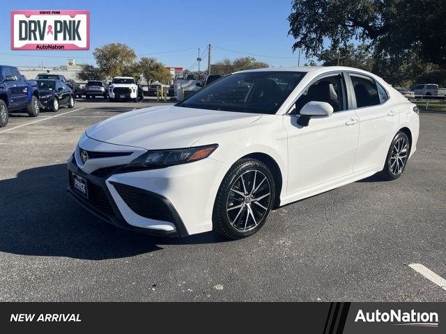 2022 Toyota Camry SE