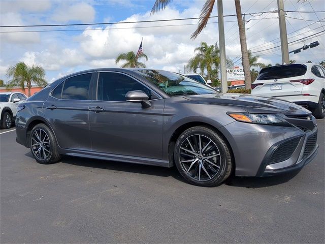 2022 Toyota Camry SE