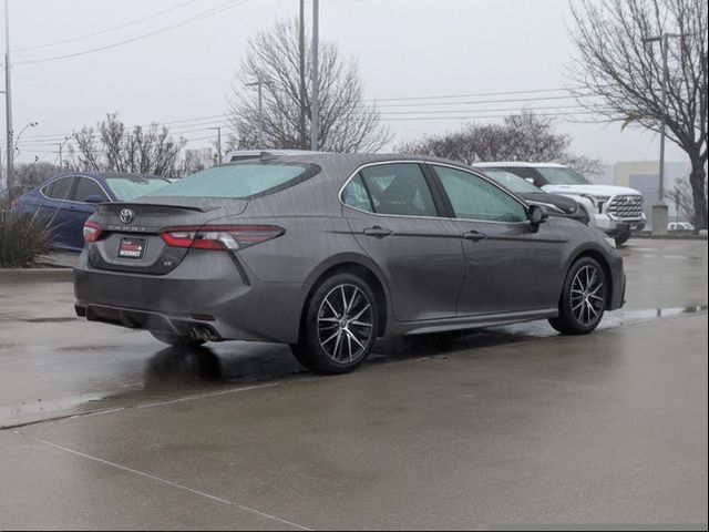 2022 Toyota Camry SE