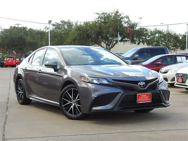 2022 Toyota Camry SE