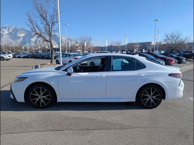 2022 Toyota Camry SE