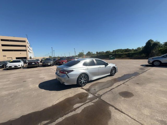 2022 Toyota Camry SE