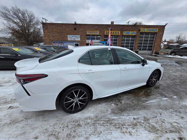 2022 Toyota Camry SE