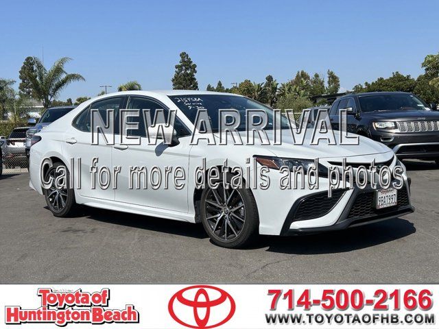 2022 Toyota Camry SE