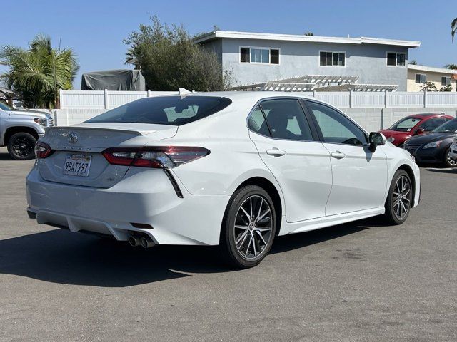 2022 Toyota Camry SE