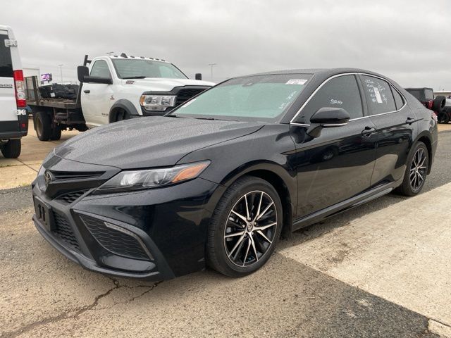 2022 Toyota Camry SE