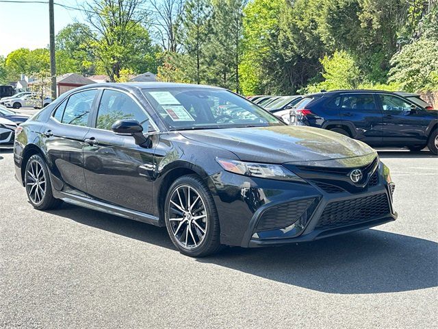 2022 Toyota Camry SE