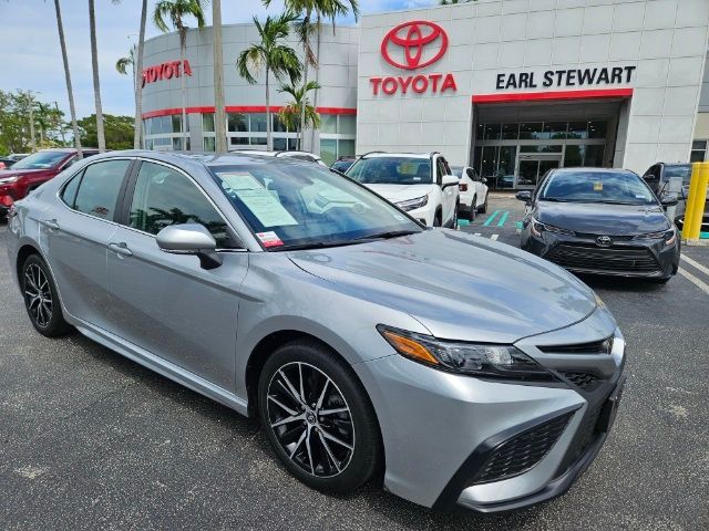 2022 Toyota Camry SE