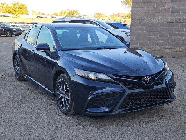 2022 Toyota Camry SE