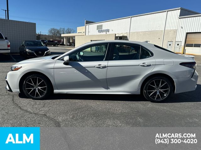 2022 Toyota Camry SE