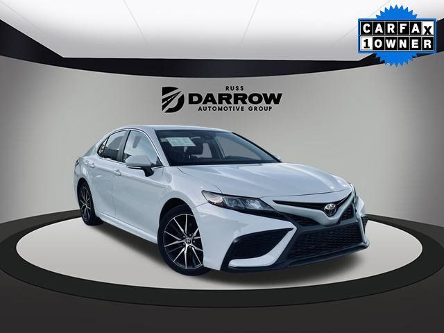 2022 Toyota Camry SE