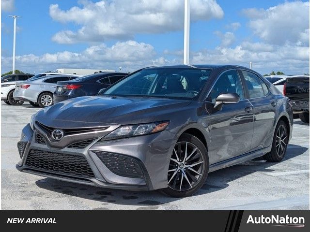 2022 Toyota Camry SE