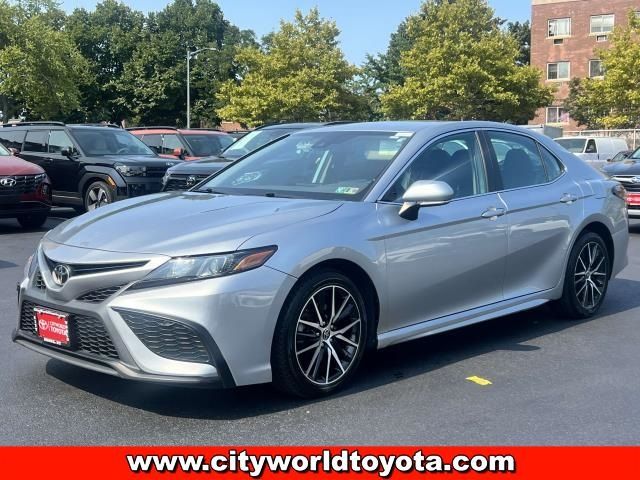 2022 Toyota Camry SE