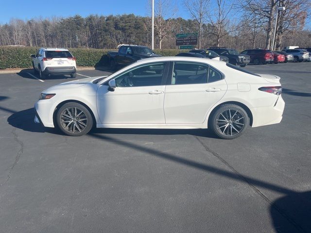 2022 Toyota Camry SE