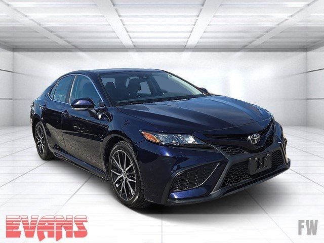 2022 Toyota Camry SE