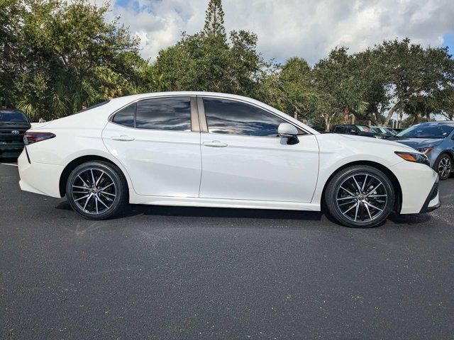 2022 Toyota Camry SE