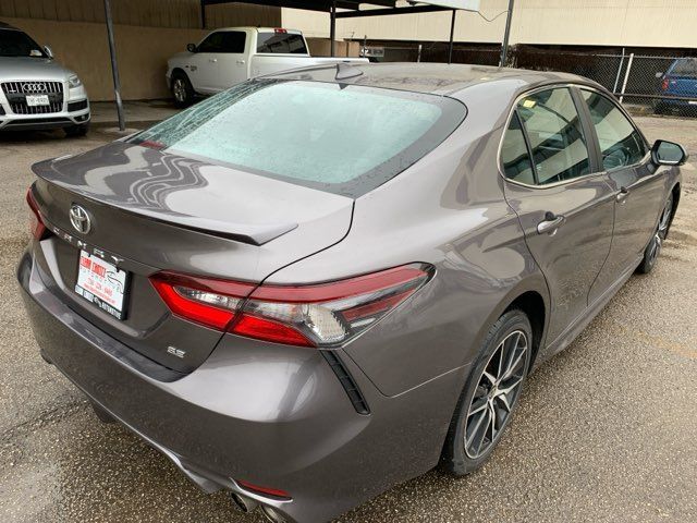 2022 Toyota Camry SE