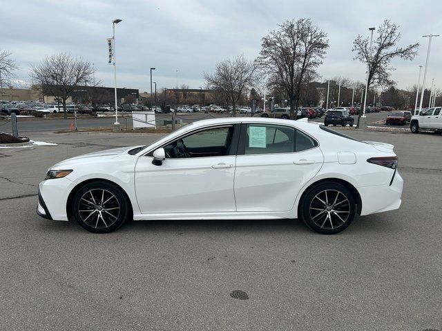 2022 Toyota Camry SE