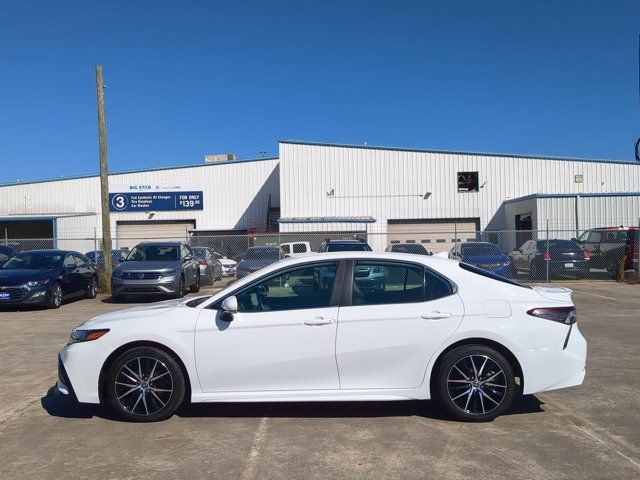 2022 Toyota Camry SE