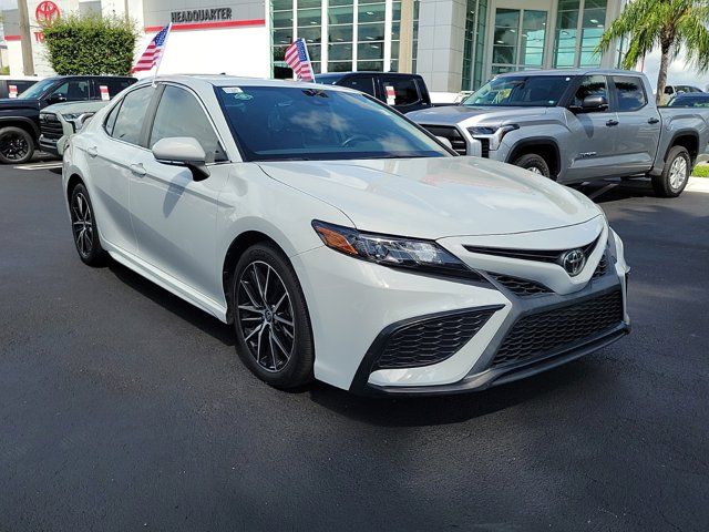 2022 Toyota Camry SE