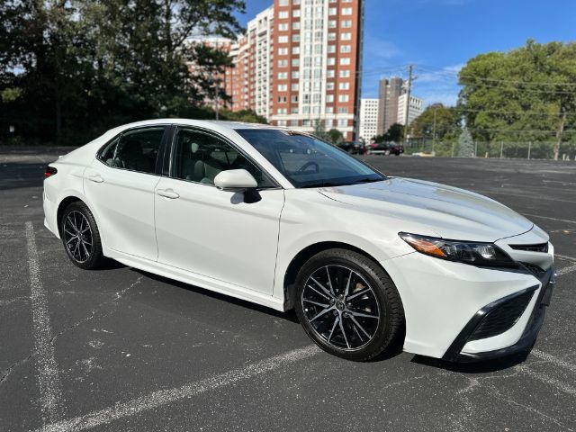 2022 Toyota Camry SE