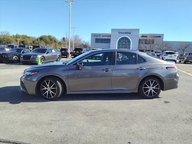 2022 Toyota Camry SE