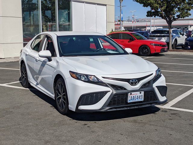 2022 Toyota Camry SE