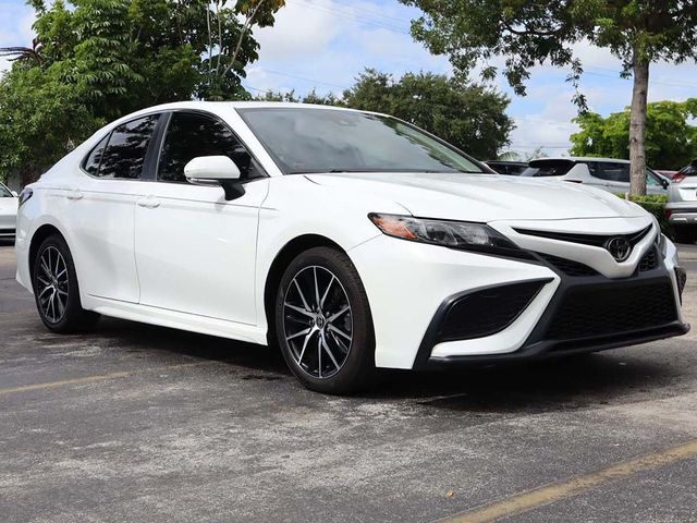 2022 Toyota Camry SE