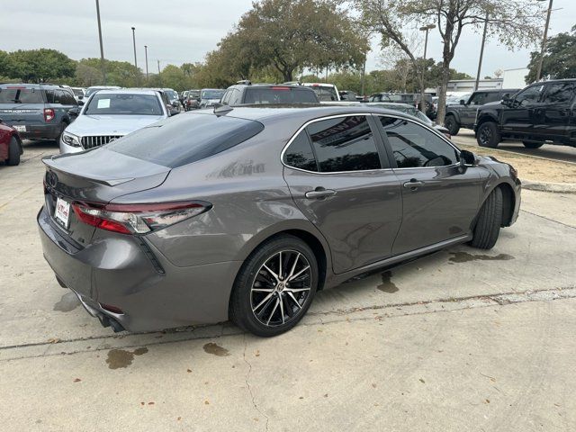 2022 Toyota Camry SE