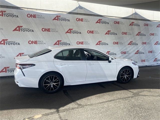 2022 Toyota Camry SE